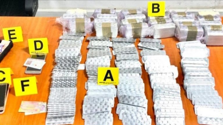بتنسيق مع الديستي..أمن تطوان يحبط محاولة تهريب 21 ألف قرص مهلوس إلى الدارالبيضاء