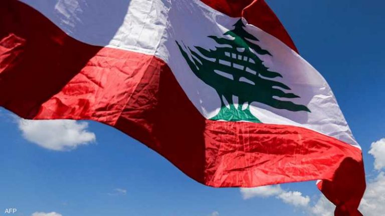 بعد الاعتداءات المتكررة... لبنان يقرر إغلاق جميع المصارف