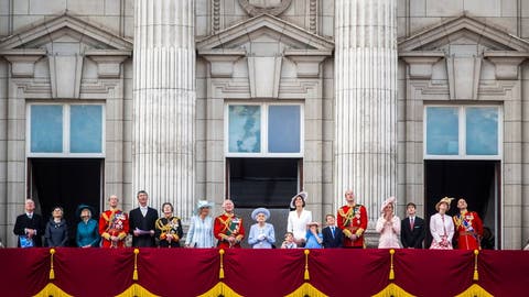 بريطانيا.. تقرير يرصد “ثروة” العائلة المالكة
