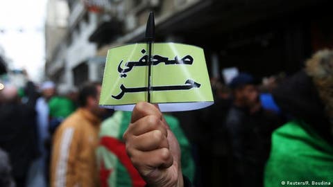 حكم العسكر ..حبس الصحافي حوام يعيد نقاش حرية الإعلام في الجزائر