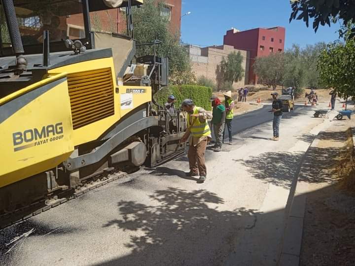الساكنة تتابع ركوب زاوية الشيخ قطار التنمية المستدامة.