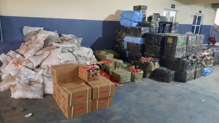 العيون.. إحباط عملية تهريب كمية مهمة من السجائر ومادة المعسل