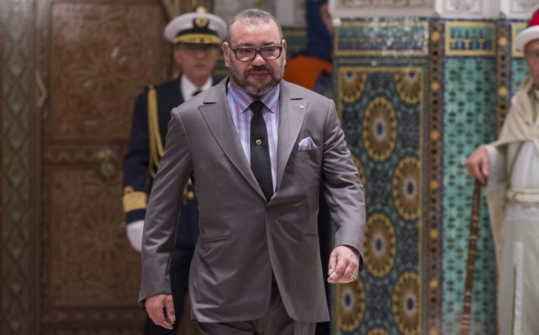 جون أفريك: "الملك محمد السادس سيحضر شخصيا للقمة العربية بالجزائر"