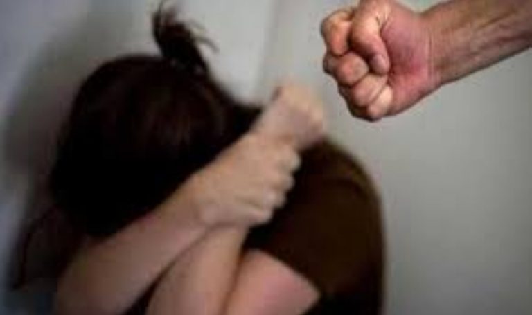 اكادير : مواطن خليجي " يشرمل" فتاة بأحد فنادق المدينة