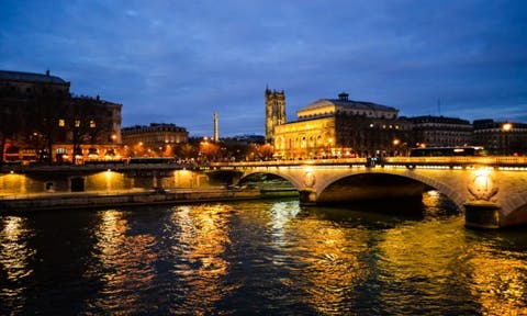 بسبب أزمة الطاقة.. باريس توقف إضاءة المباني البلدية ليلا
