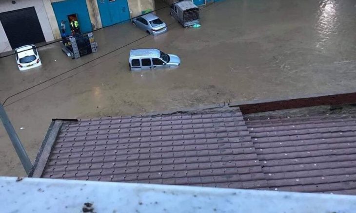 الجزائر.. مصرع 4 أشخاص من عائلة واحدة جراء الفيضانات