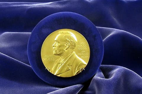 منح بيلاروسي ومنظمتين روسية وأوكرانية جائزة “نوبل للسلام”