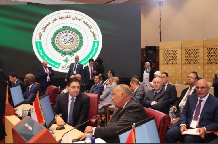 القمة العربية ... تأجيل اجتماع وزراء الخارجية العرب لأكثر من ساعتين