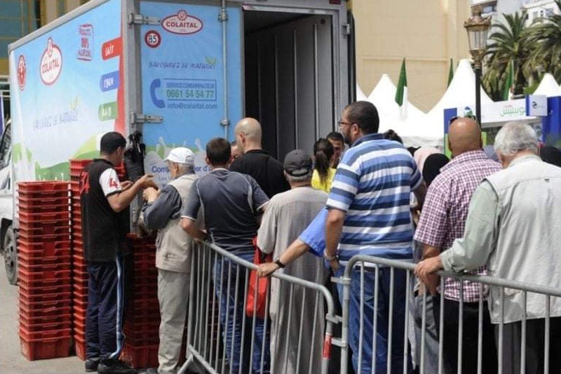 بالدموع.. وزير جزائري يتحدث عن ندرة المواد الغذائية ببلاده