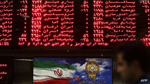 إيران.. إقالة مدير مصرف  لأنه “خدم امرأة غير محجبة