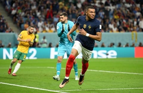 فرنسا تستهل مشوار الدفاع عن لقبها بفوز مثير على أستراليا