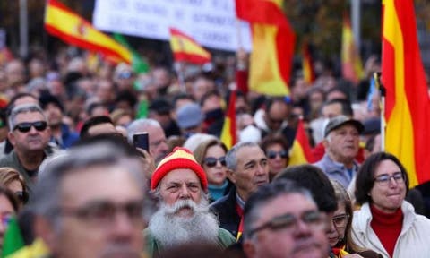 الآلاف من أنصار اليمين المتطرف يتظاهرون في إسبانيا ضد الحكومة