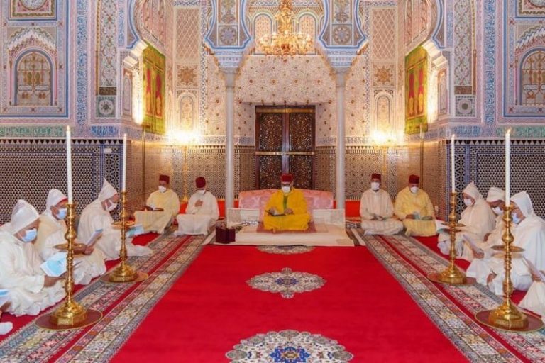 الملك يترأس حفلا دينيا بضريح محمد الخامس