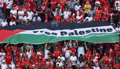 استياء إسرائيلي من جمهور تونس بسبب لافتة بمونديال قطر
