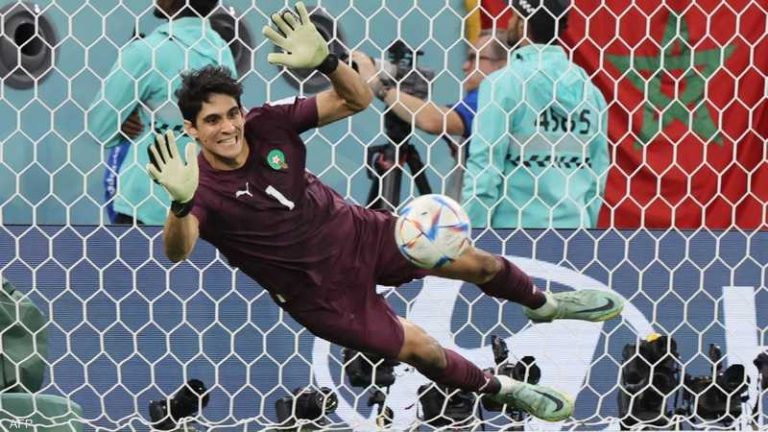 الفيفا: ياسين بونو ضمن المرشحين لجائزة أفضل حارس مرمى