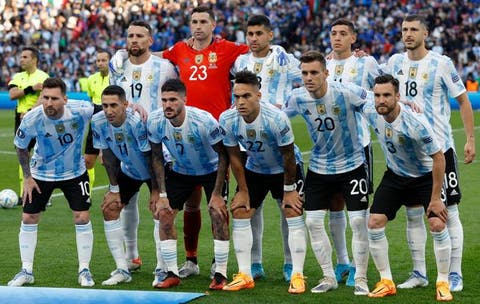 رئيس الأرجنتين يعلن اعتزامه متابعة نهائي كأس العالم من منزله