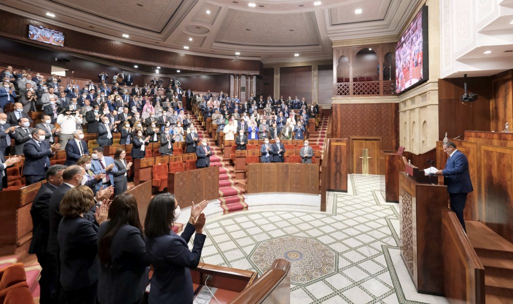 مجلس النواب يوجه ملاحظات لمرتفقيه بخصوص الهندام و استعمال الهاتف
