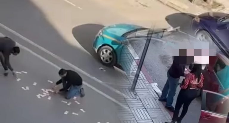 طنجة.. مواطنون يستغلون شجارا بين سيدتين لجمع أموال رمتها إحداهن