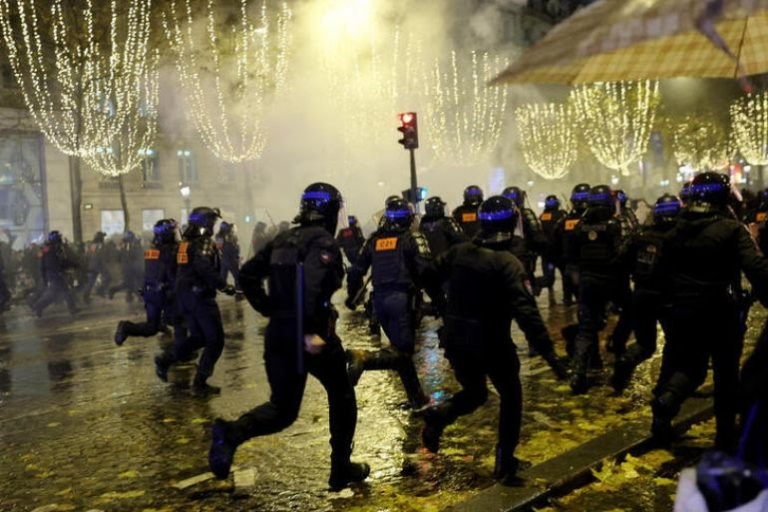 فرنسا.. اعتقالات عقب أعمال شغب بسبب الهزيمة في المونديال