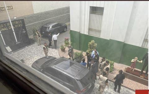 بعد عزل الرئيس البيروفي..الشرطة تعتقل بيدرو كاستيو