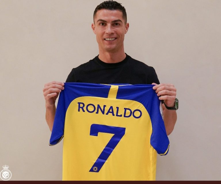رونالدو ينتقل رسميا إلى النصر السعودي.. تفاصيل الصفقة