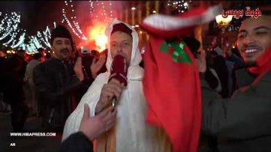 Photo of جماهير جزائرية تساند المغاربة في الاحتفالات من قلب برشلونة