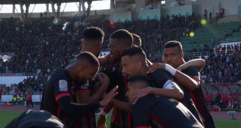 الجيش الملكي يكبد الوداد هزيمة ثقيلة وينفرد بصدارة البطولة