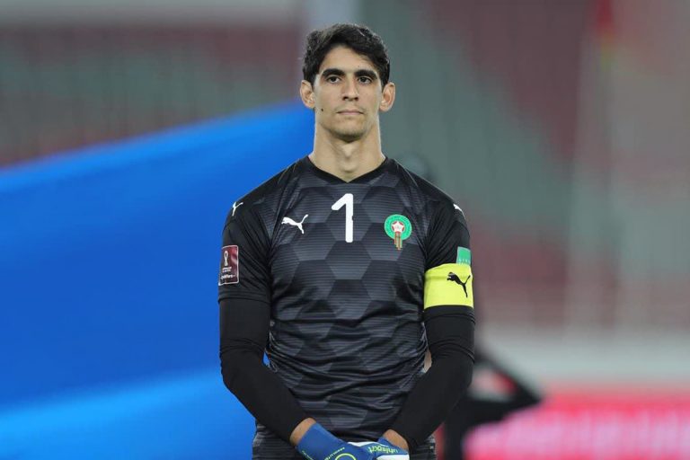 إشبيلية يحدد سعر الحارس المغربي ياسين بونو