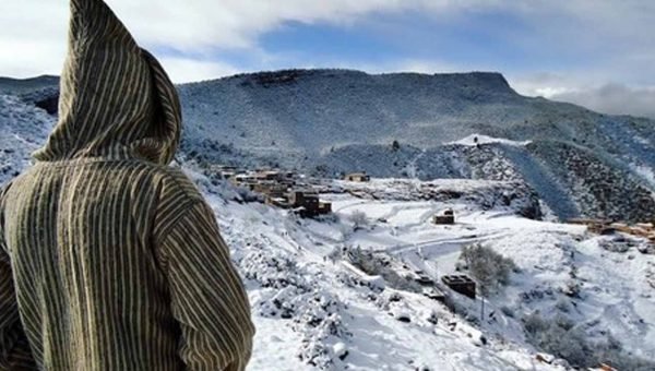 أزيلال: تقديم المساعدات للساكنة المتضررة من موجة البرد