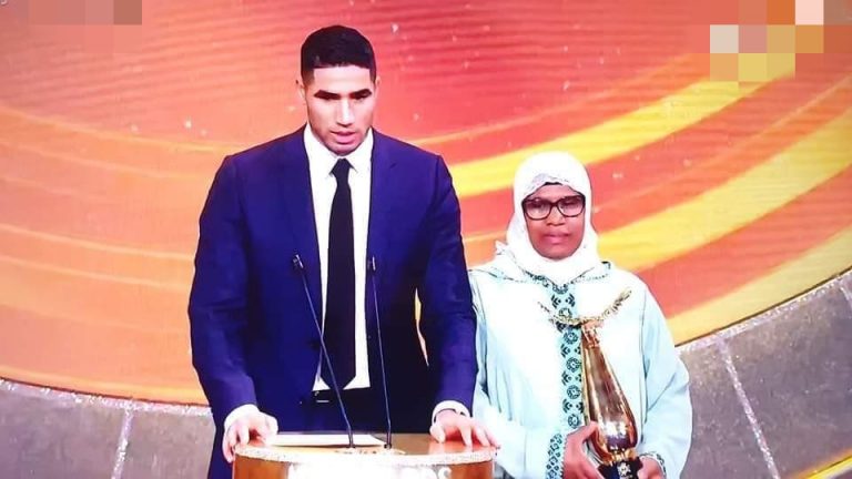في حفل ضخم بالرياض ..أشرف حكيمي يتوج بجائرة أفضل رياضي عربي