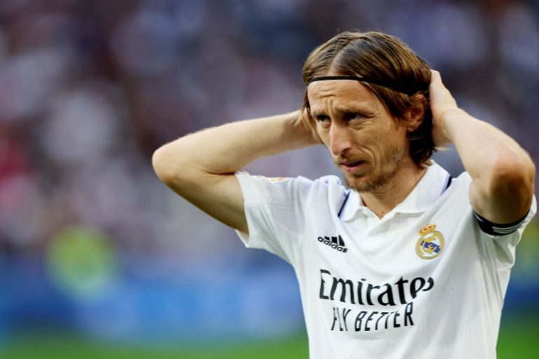 "مودريتش" يرد على عروض كبيرة من السعودية وأمريكا