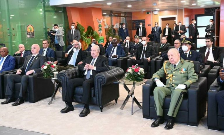 سلطات الجزائر تلجأ للعسكر بلباس مدني لملأ مدرجات ملاعب الشان