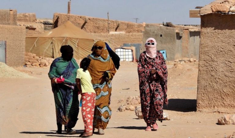 انفلات أمني بمخيمات الرابوني ..مجهولون يهاجمون ما يعرف بمركز شرطة انفصاليي "البوليساريو"