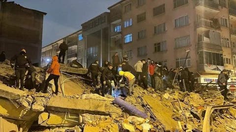 مئات القت.لى والجرحى جراء زلزال مدمر بتركيا وسوريا