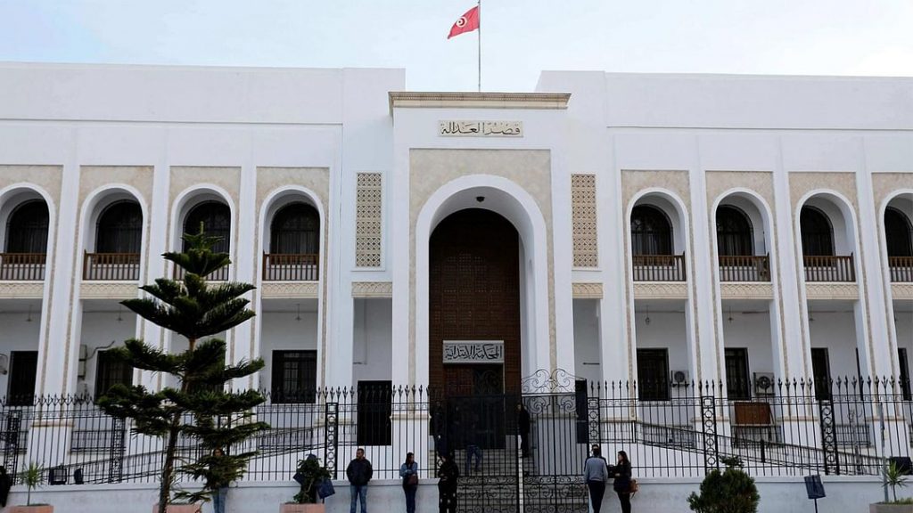 تونس.. القضاء يأمر بسجن رجل أعمال وسياسيين بارزين