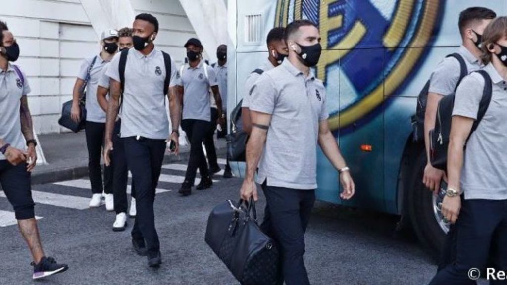 بعثة ريال مدريد تحط رحالها بالمغرب استعدادا لمباراة الأهلي المصري