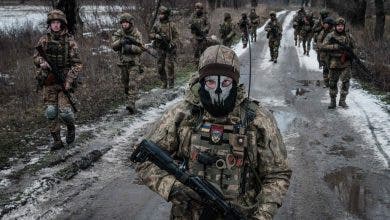 Photo of قصف روسي كثيف على أوكرانيا وزيلينسكي يقر بأن الوضع يتعقد