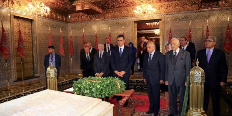 رئيس الحكومة الإسبانية يزور ضريح محمد الخامس بالرباط
