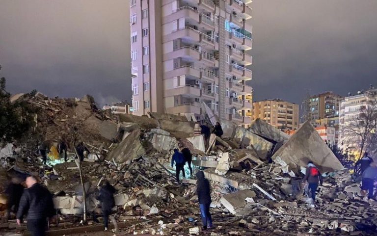 زلزال تركيا.. الوفيات تفوق 42 ألفا وحصر عمليات البحث في ولاية واحدة