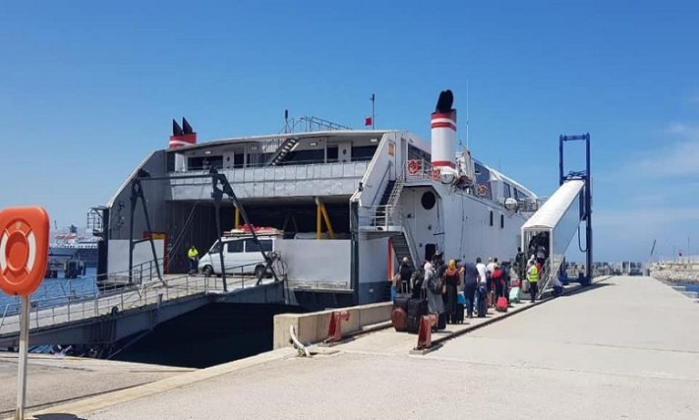 تعليق الرحلات البحرية بين طريفة وطنجة بسبب سوء الأحوال الجوية