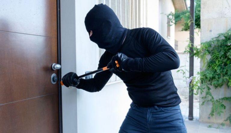 عبروا عن أسفهم وتضامنهم.. لصوص يتركون رسالة اعتذار لضحيتهم