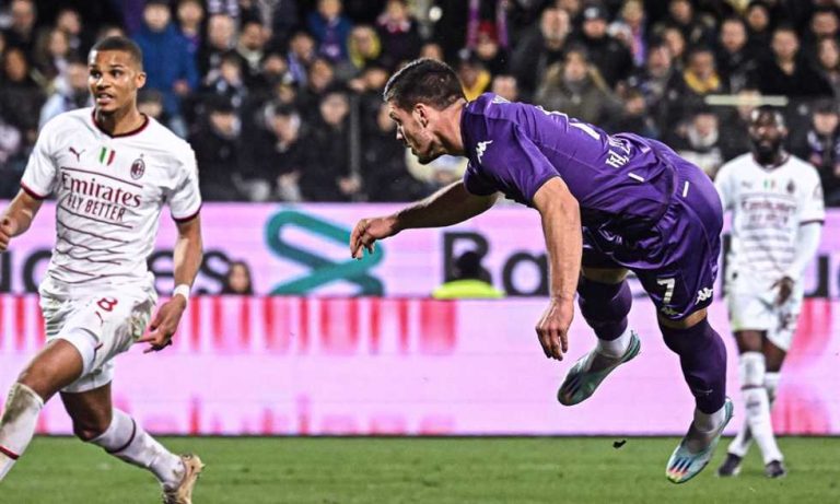 "ميلان"يتجرع هزيمة جديدة في الدوري الإيطالي أمام " فيورنتينا"
