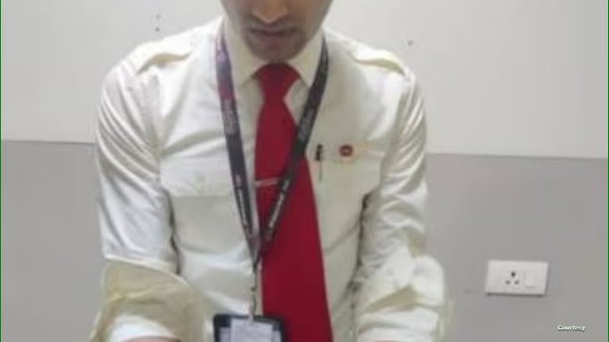 القبض على مضيف طيران متلبسا بتهريب الذهب2 من دولة عربية
