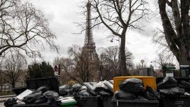 Photo of باريس تغرق تحت 9500 طن من النفايات