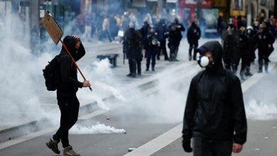 Photo of احتجاجا على قانون التقاعد.. الفرنسيون ينزلون من جديد إلى الشارع