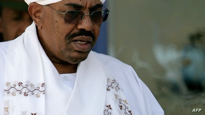 أحد مسؤولي نظام عمر البشير يعلن مغادرته السجن مع آخرين