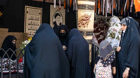إيران.. بدء استخدام كاميرات في الأماكن العامة لرصد غير الملتزمات بالحجاب