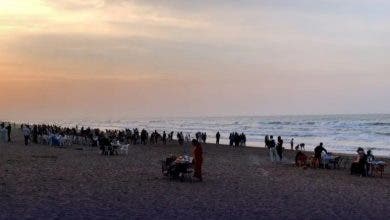 Photo of الإفطار بالشاطئ …قبلة مفضلة للعائلات في رمضان بالسعيدية