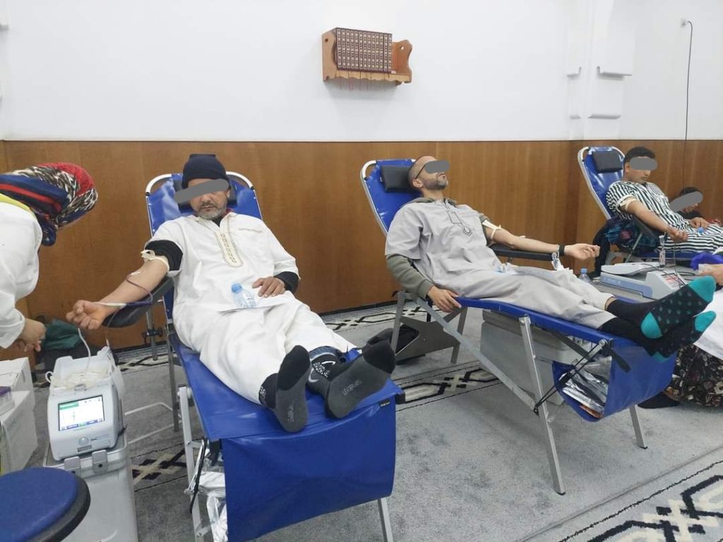 حملات التبرع بالدم تتواصل و أكثر من 1300 مصلي تبرعوا في المساجد
