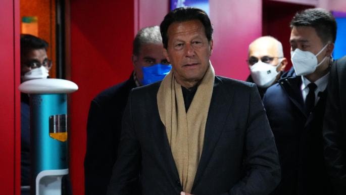 باكستان.. القضاء يقرر استمرار احتجاز عمران خان 8 أيام